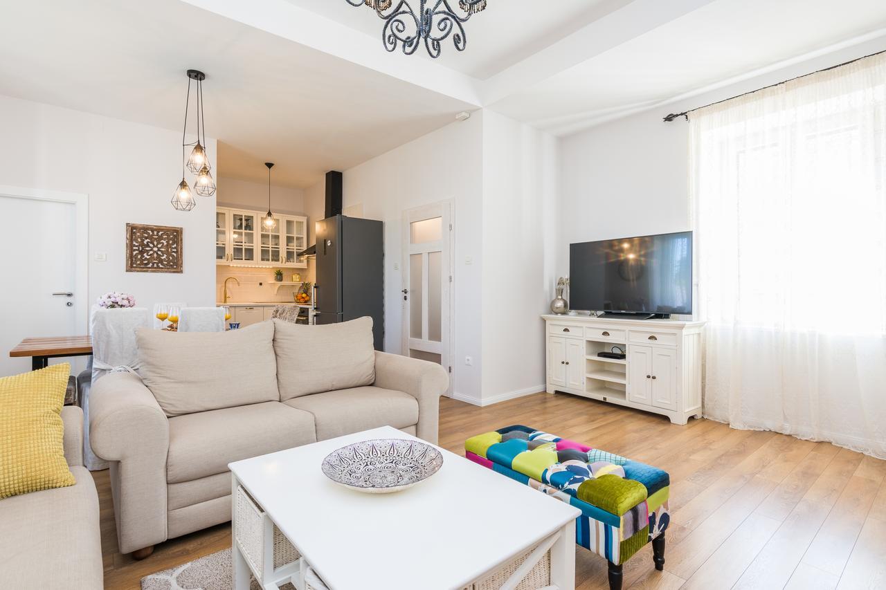 Apartments Fontana Zadar Bagian luar foto