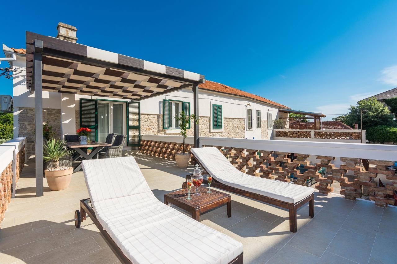 Apartments Fontana Zadar Bagian luar foto