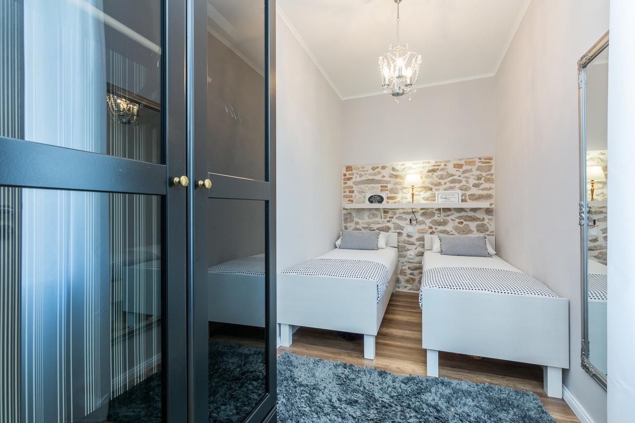 Apartments Fontana Zadar Bagian luar foto